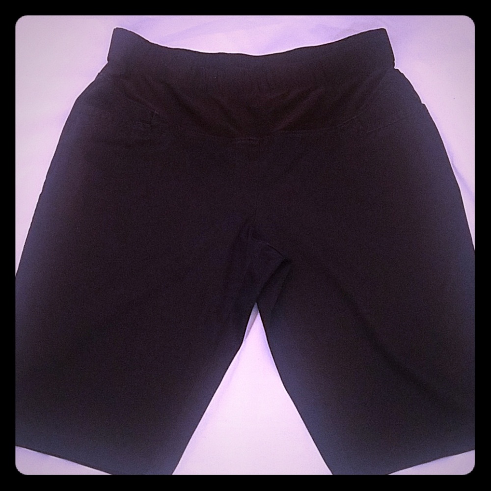 Duo Maternity Black Capris Bermuda Shorts size Lar